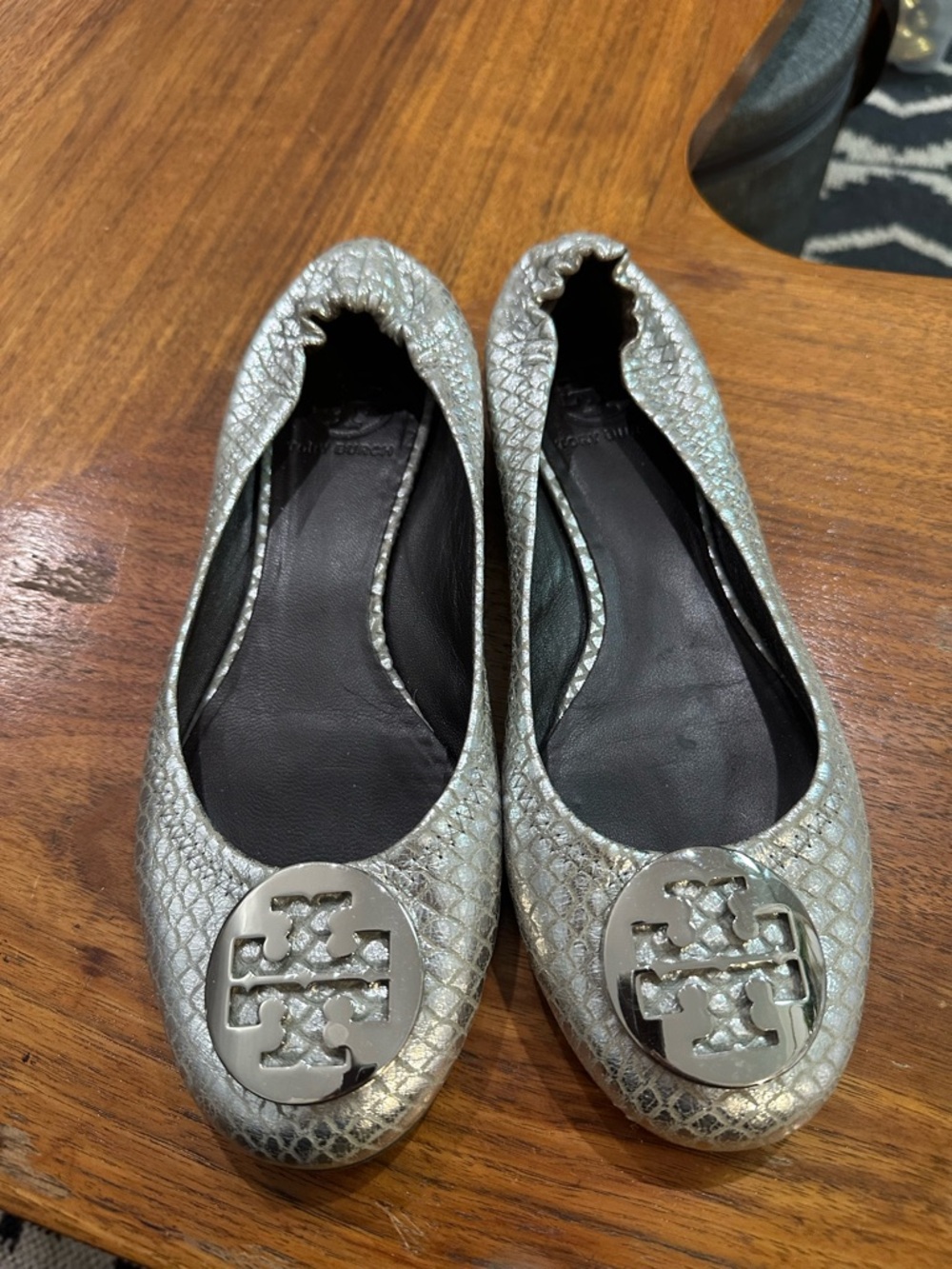Tory Burch Silver Reva Logo Ballet Flats - Women's 7.5